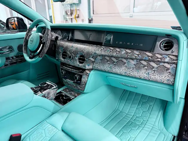Rolls-Royce Phantom 6.8 V12 MSY-Style Bespoke Carbon TiffanyBlue Ansicht 24