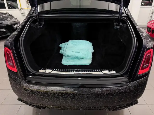 Rolls-Royce Phantom 6.8 V12 MSY-Style Bespoke Carbon TiffanyBlue Ansicht 14