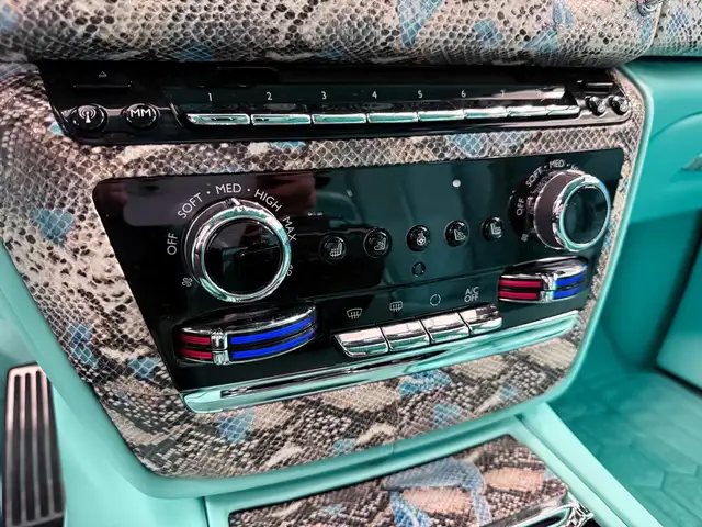 Rolls-Royce Phantom 6.8 V12 MSY-Style Bespoke Carbon TiffanyBlue Ansicht 42