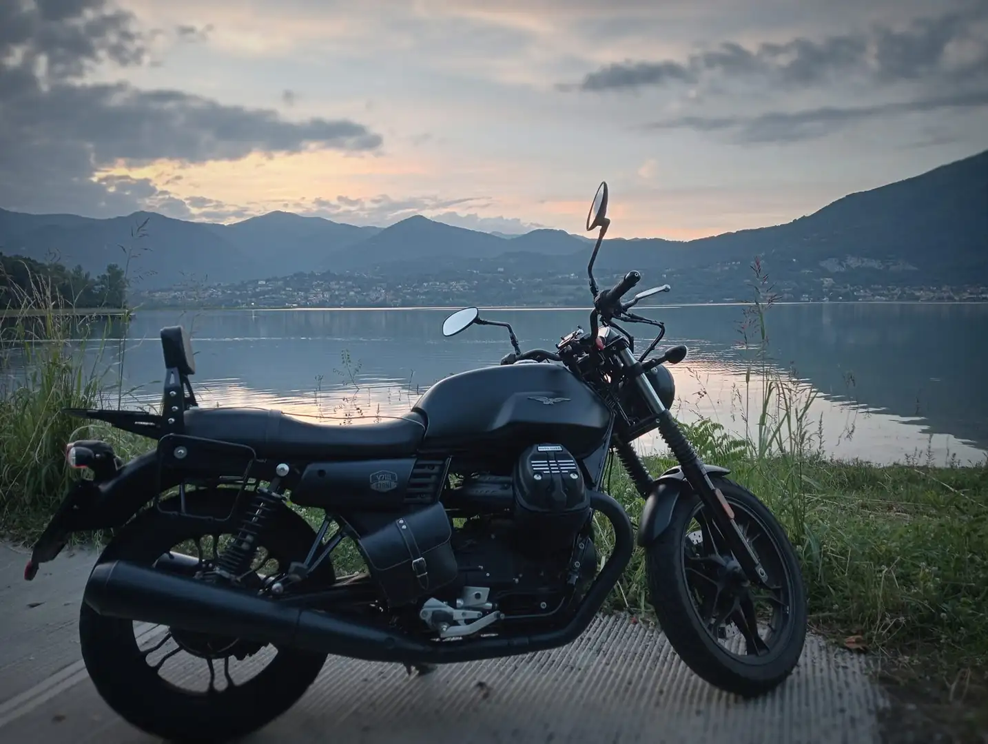 Moto Guzzi V 7 III Stone Negru - 1