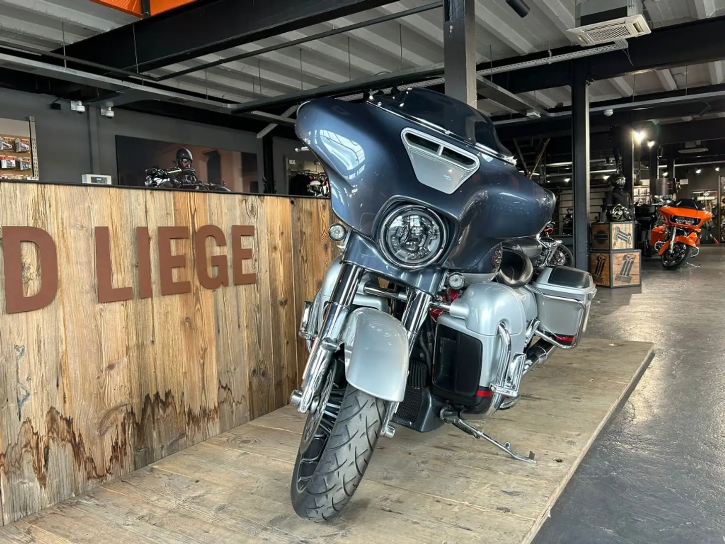Harley-Davidson Street Glide CVO TOURING Gri - 2