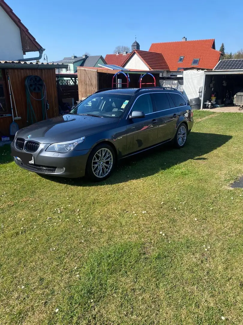 BMW 525 525d Touring Aut. Grau - 2