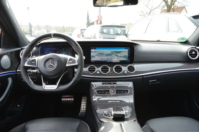 Mercedes-Benz E-Class view 12