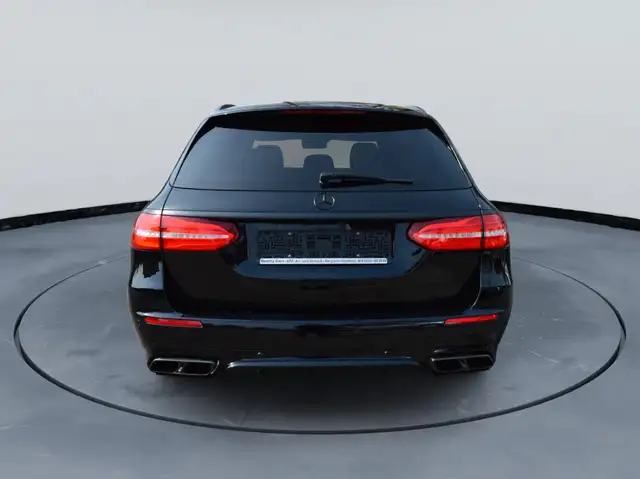 Mercedes-Benz E-Class view 6