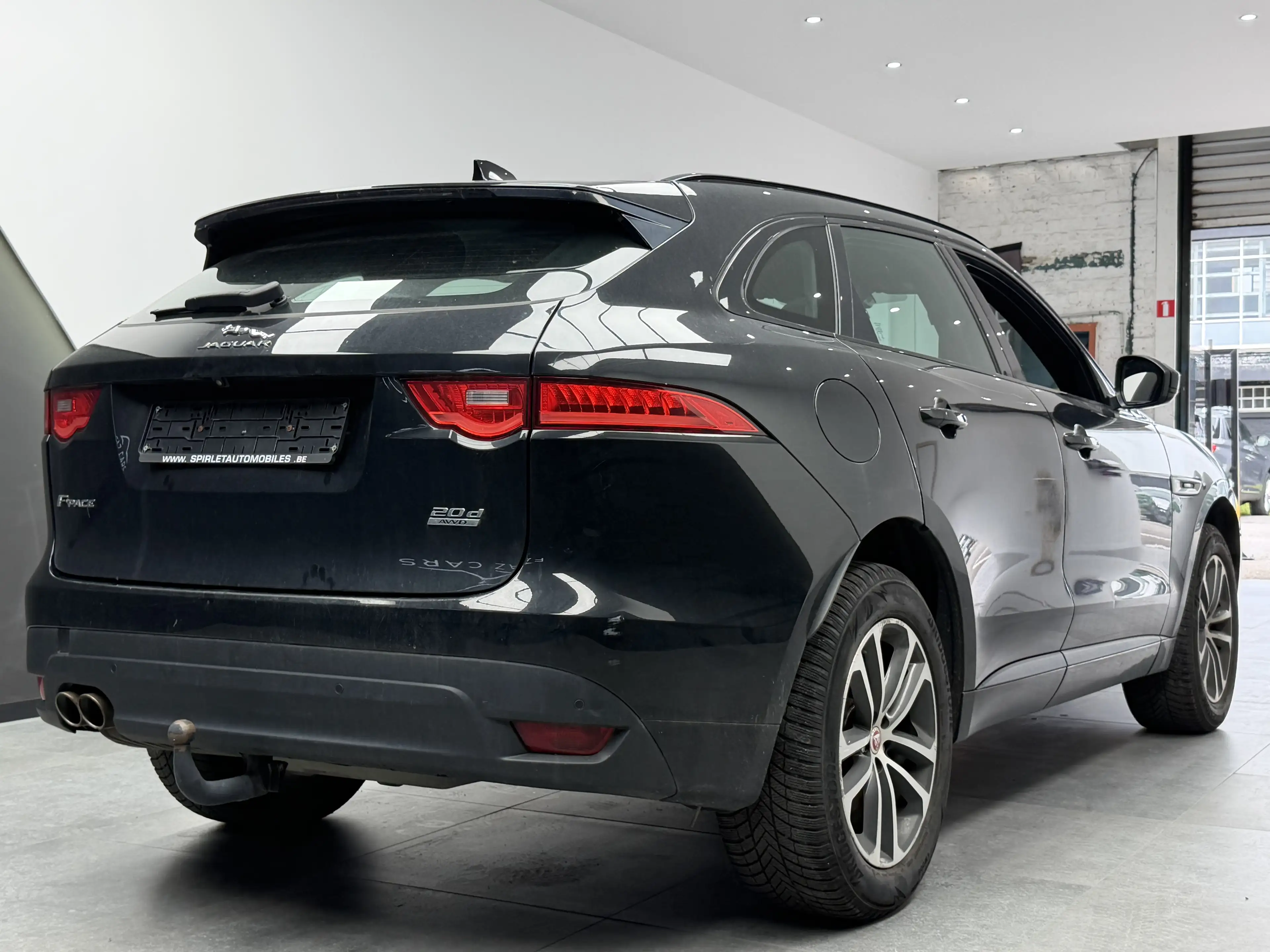 Jaguar F-Pace 2.0D AWD R-Sport *EXPORT/MARCHAND* PROBLÈME MOTEUR* — photo 3
