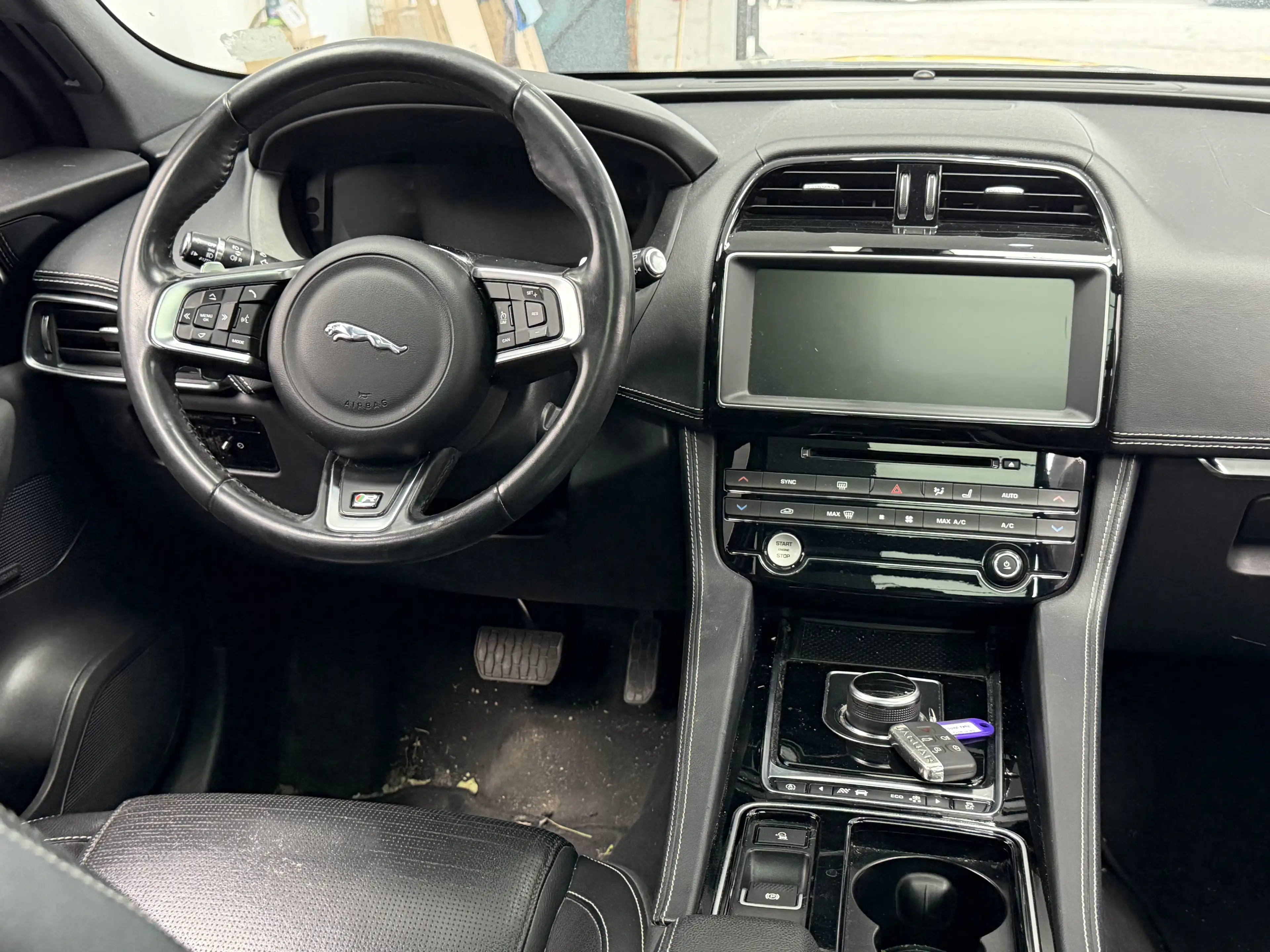 Jaguar F-Pace 2.0D AWD R-Sport *EXPORT/MARCHAND* PROBLÈME MOTEUR* — photo 6
