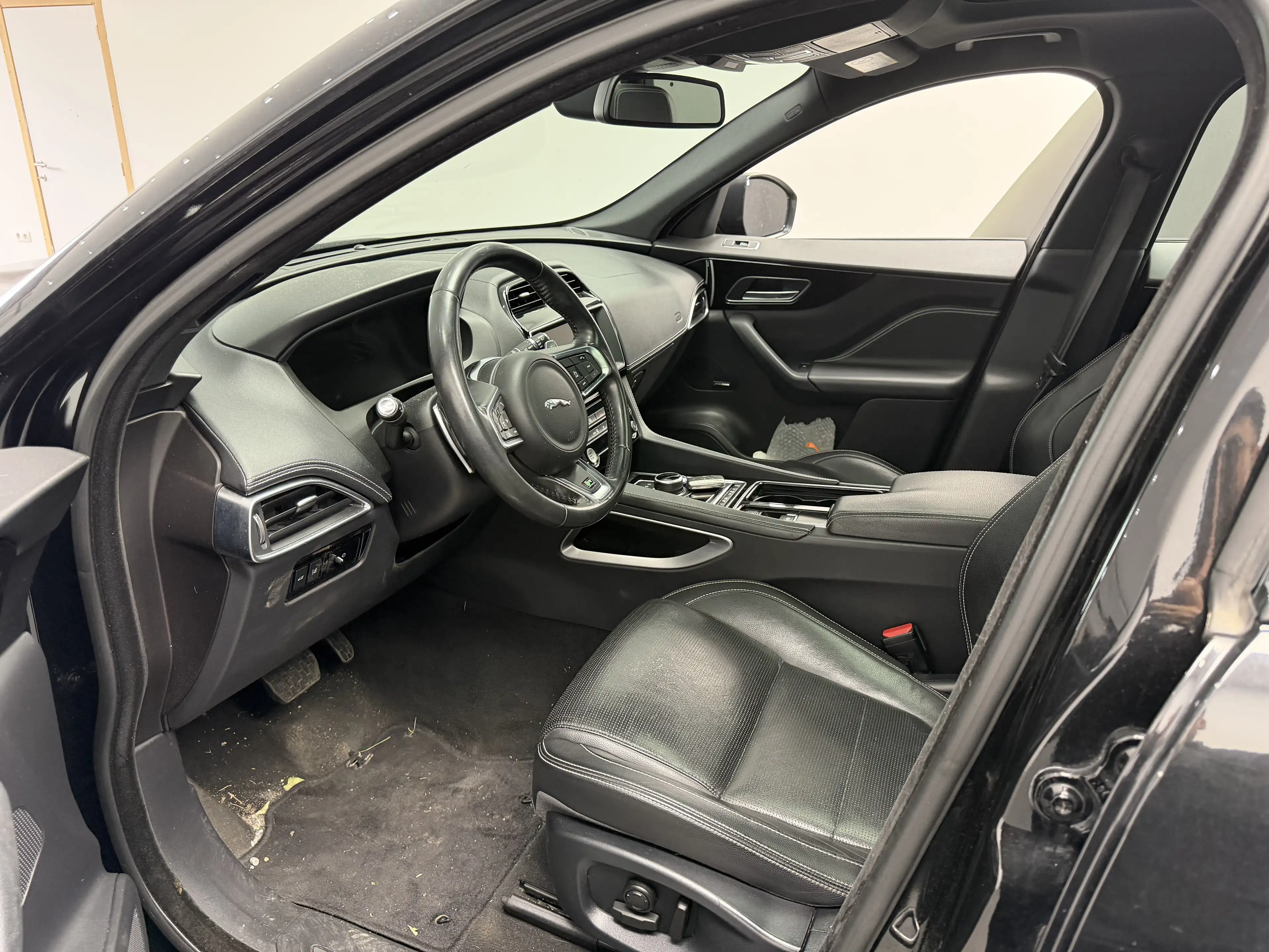 Jaguar F-Pace 2.0D AWD R-Sport *EXPORT/MARCHAND* PROBLÈME MOTEUR* — photo 5