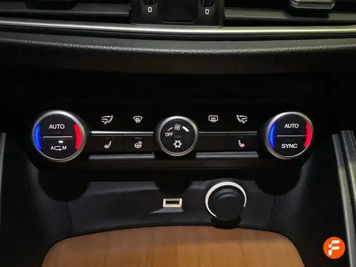 Alfa Romeo Stelvio 2017, foto 25