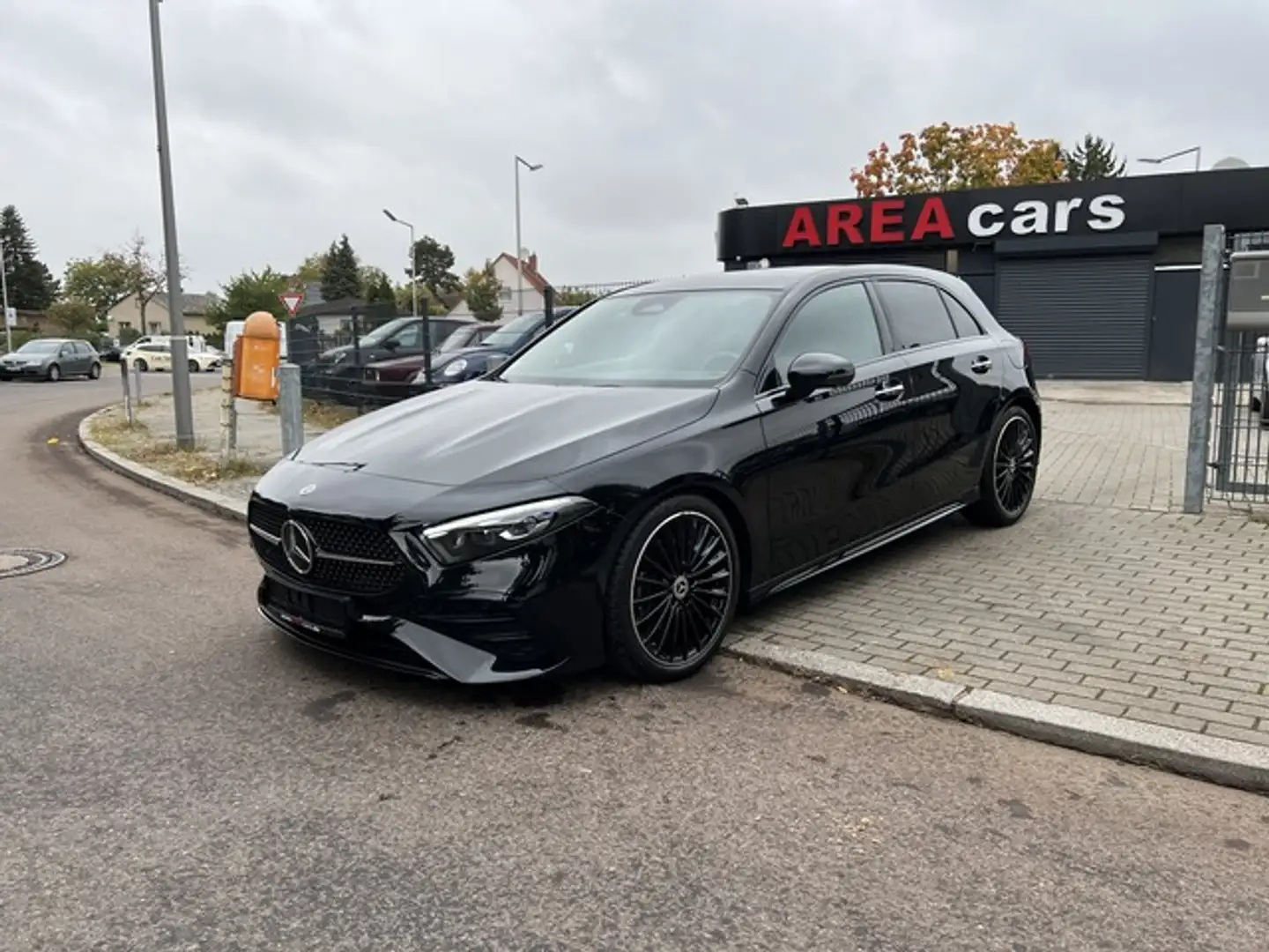 Mercedes-Benz A 220 4Matic AMG*NIGHT*PANO*360°MBEAM*HUD*AMBI Zwart - 2