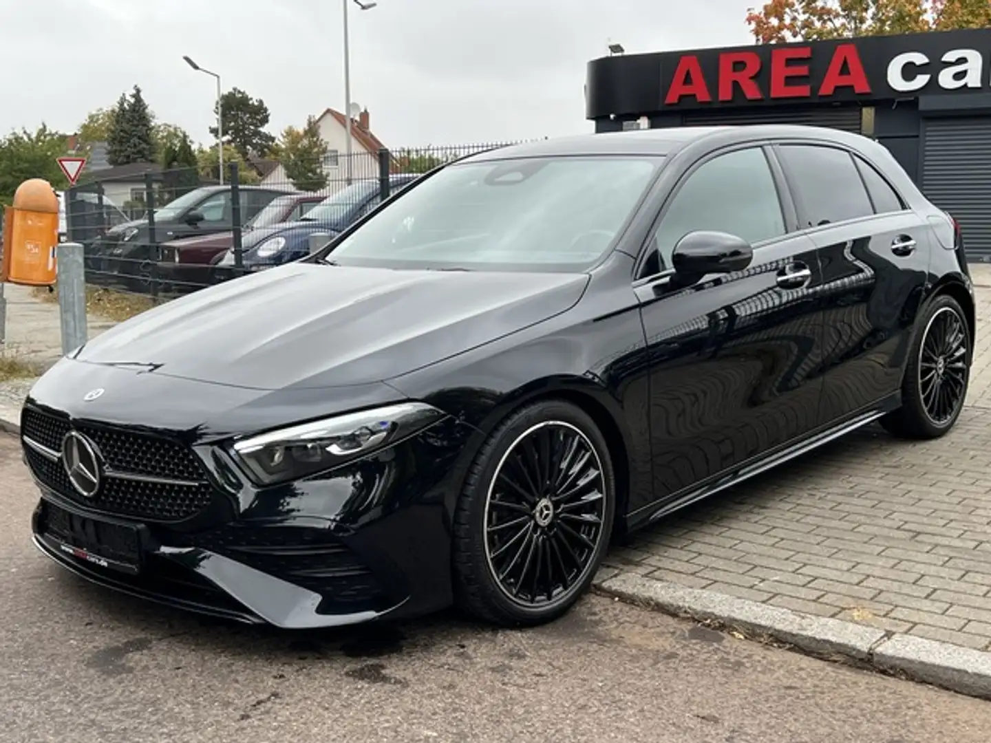 Mercedes-Benz A 220 4Matic AMG*NIGHT*PANO*360°MBEAM*HUD*AMBI Schwarz - 1