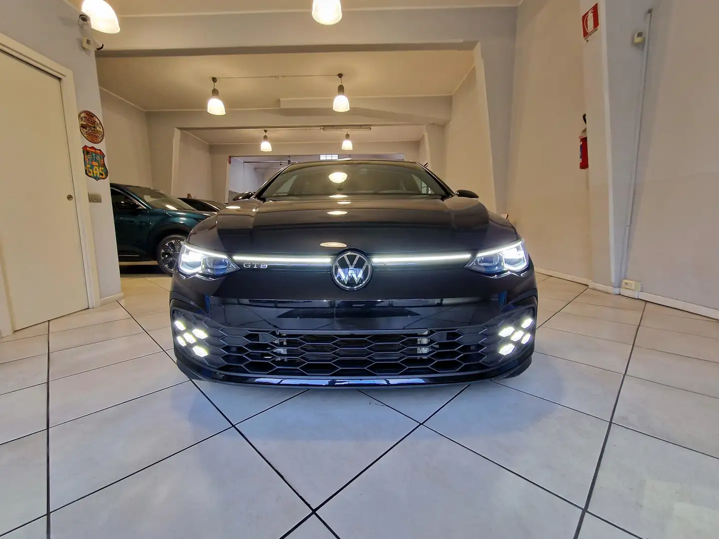 Volkswagen Golf 2.0 TDI GTD 200CV DSG Black Style TETTO 19+ MATRIX Grigio - 2