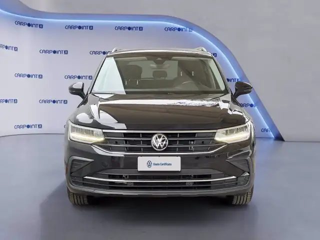 Volkswagen Tiguan view 3