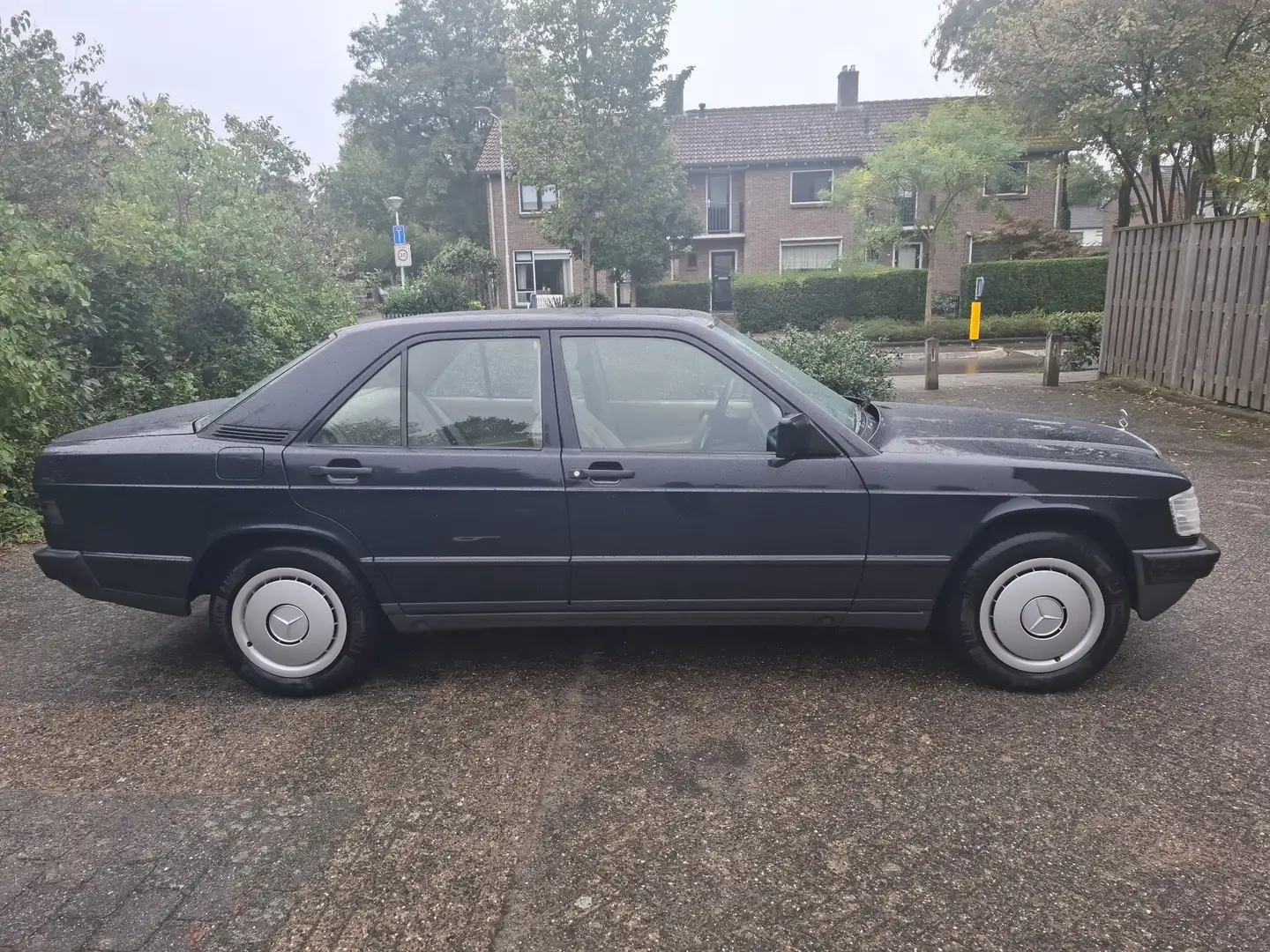 Mercedes-Benz 190 E - 2