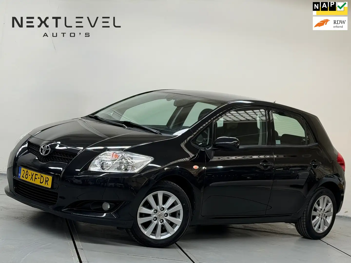 Toyota Auris 1.6-16V Luna Business Automaat Cruise Navi APK Zwart - 1