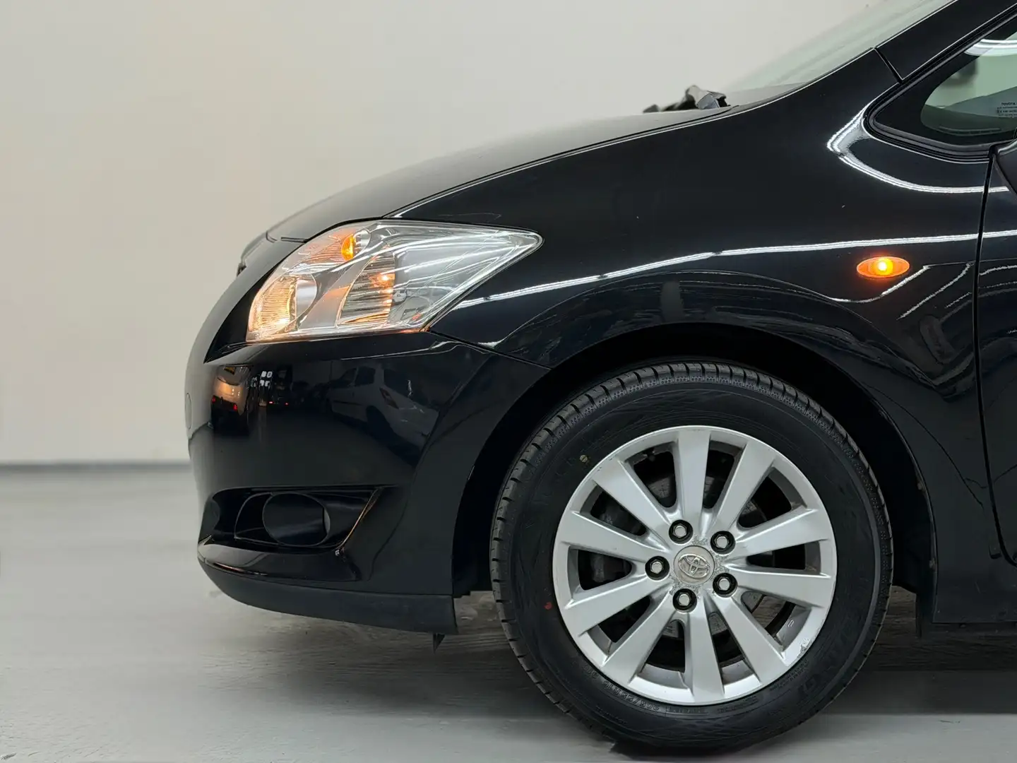 Toyota Auris 1.6-16V Luna Business Automaat Cruise Navi APK Zwart - 2