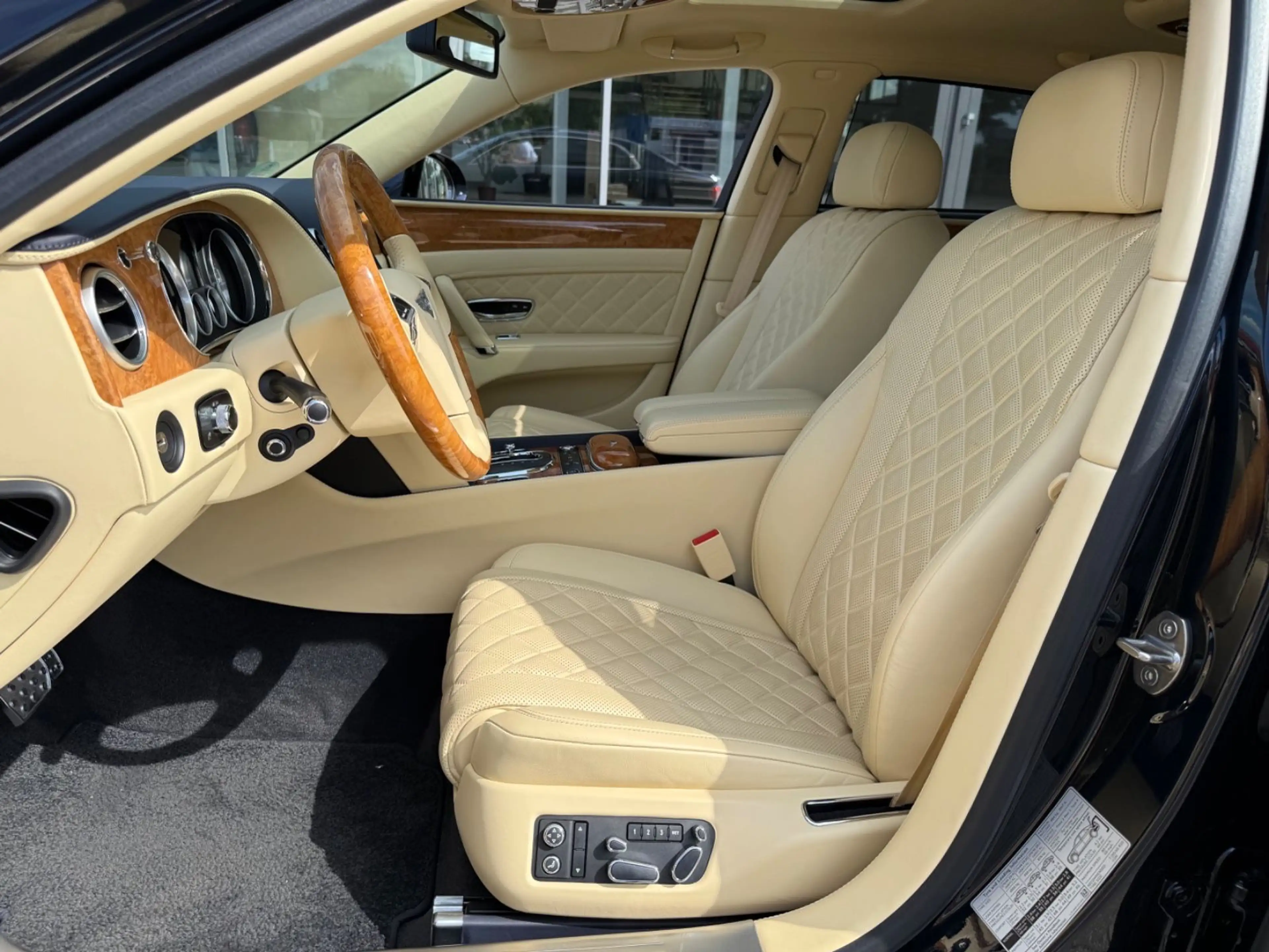 Bentley Flying Spur Mulliner 1.Hand Deutsch — photo 15