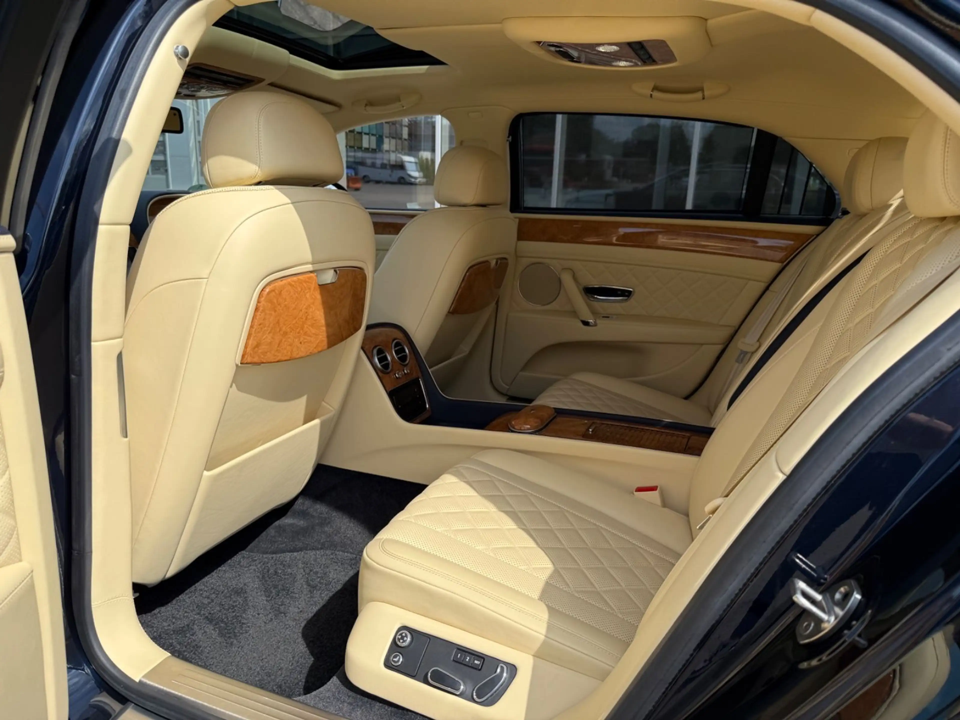 Bentley Flying Spur Mulliner 1.Hand Deutsch — photo 12
