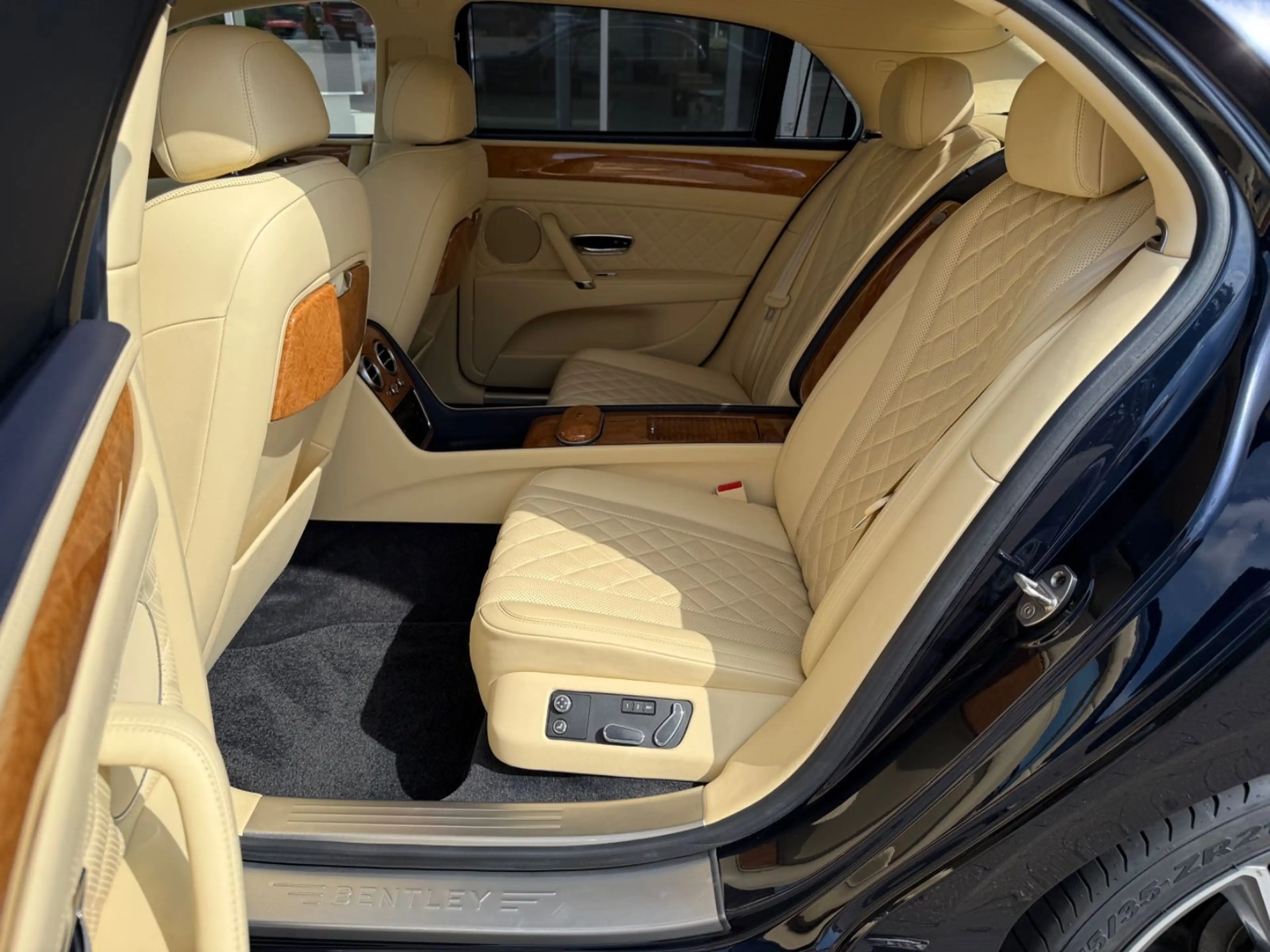 Bentley Flying Spur Mulliner 1.Hand Deutsch — photo 14