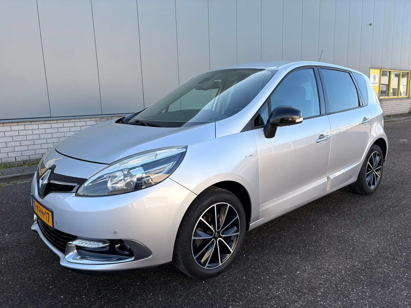 Renault Scenic 1.2 TCe Bose Grau - 1