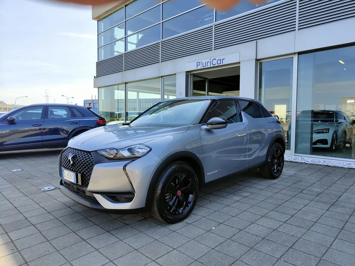DS Automobiles DS 3 Crossback BlueHDi 130cv auto Performance Line Pelle/Tessuto Grigio - 1