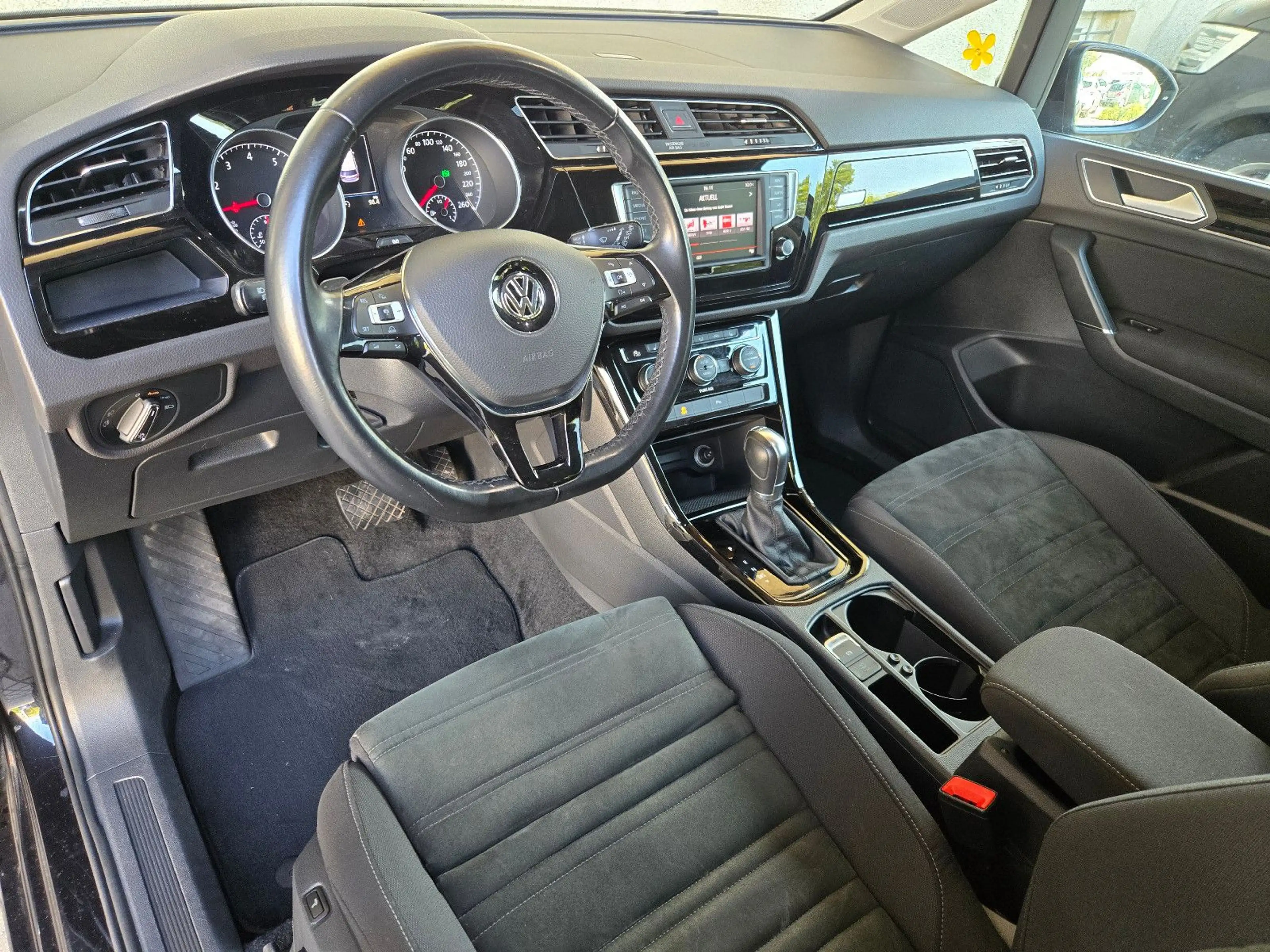Volkswagen Touran Highline BMT/Start-Stop / DSG — photo 13