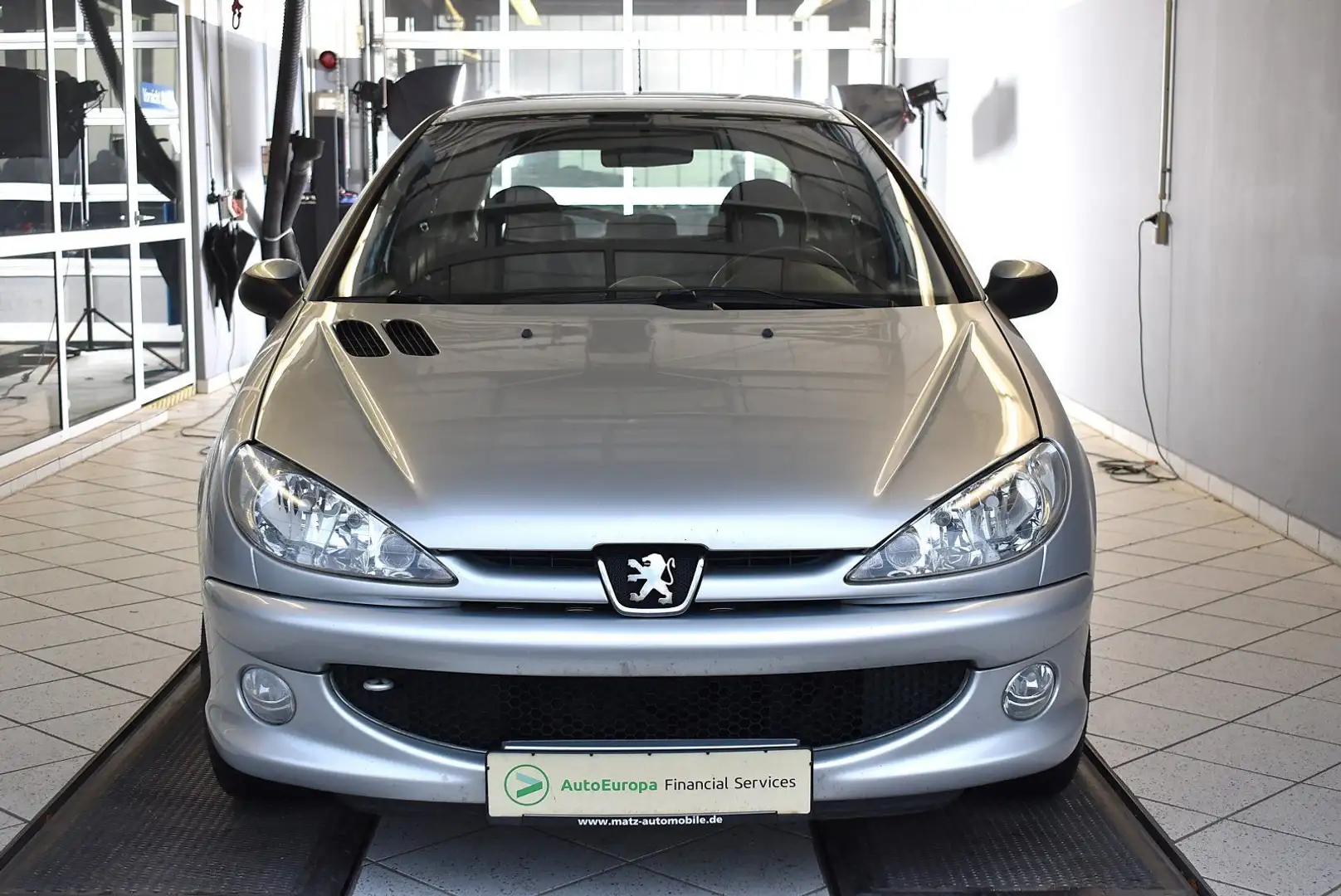Peugeot 206 1.4 16V Quiksilver Klima*TÜV bis 12.2026 Grau - 2