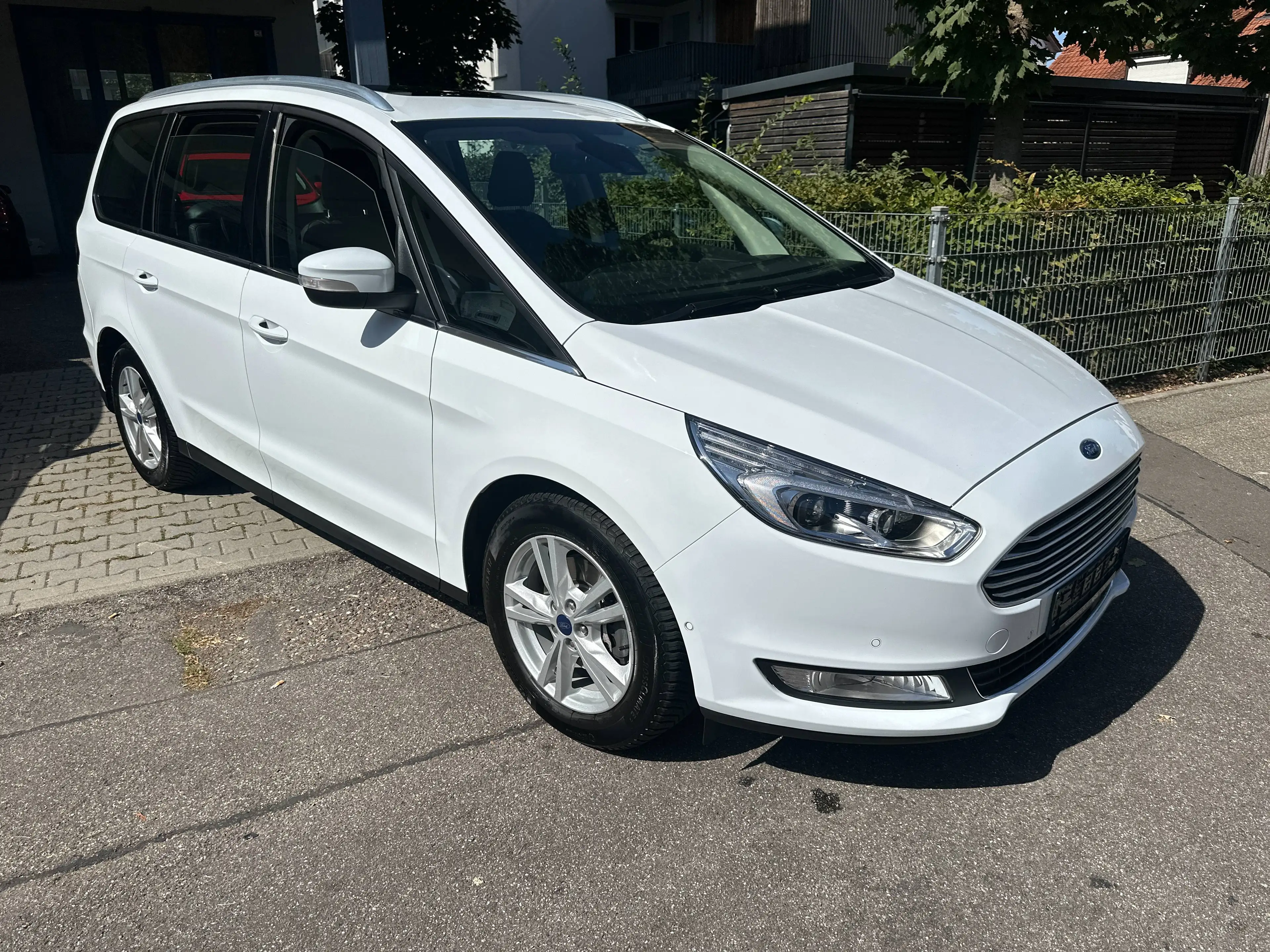 Ford Galaxy Titanium 2.0TDCI Automatik 7-Sitzer Leder Panorama LED Navi — photo 3
