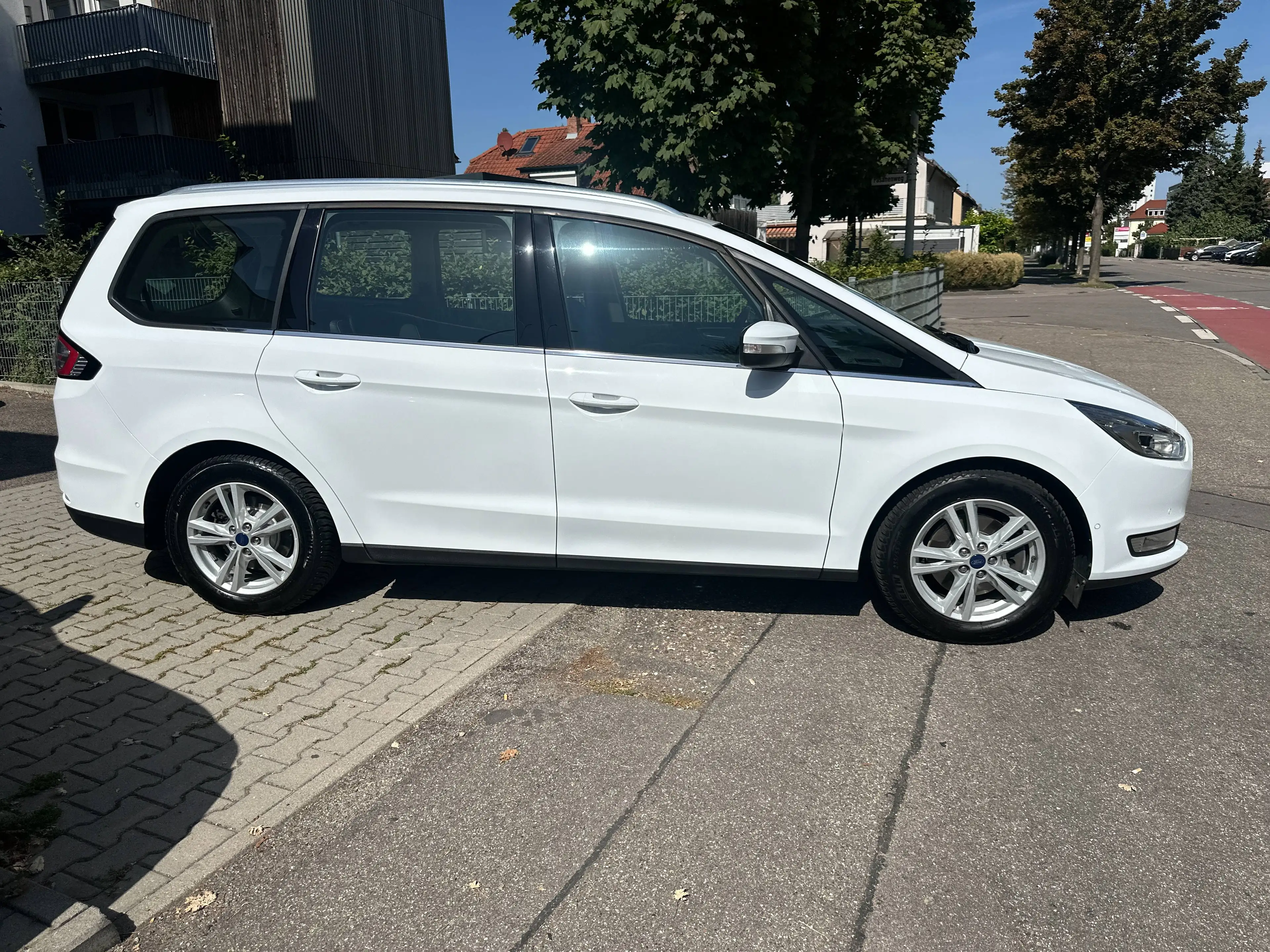 Ford Galaxy Titanium 2.0TDCI Automatik 7-Sitzer Leder Panorama LED Navi — photo 4