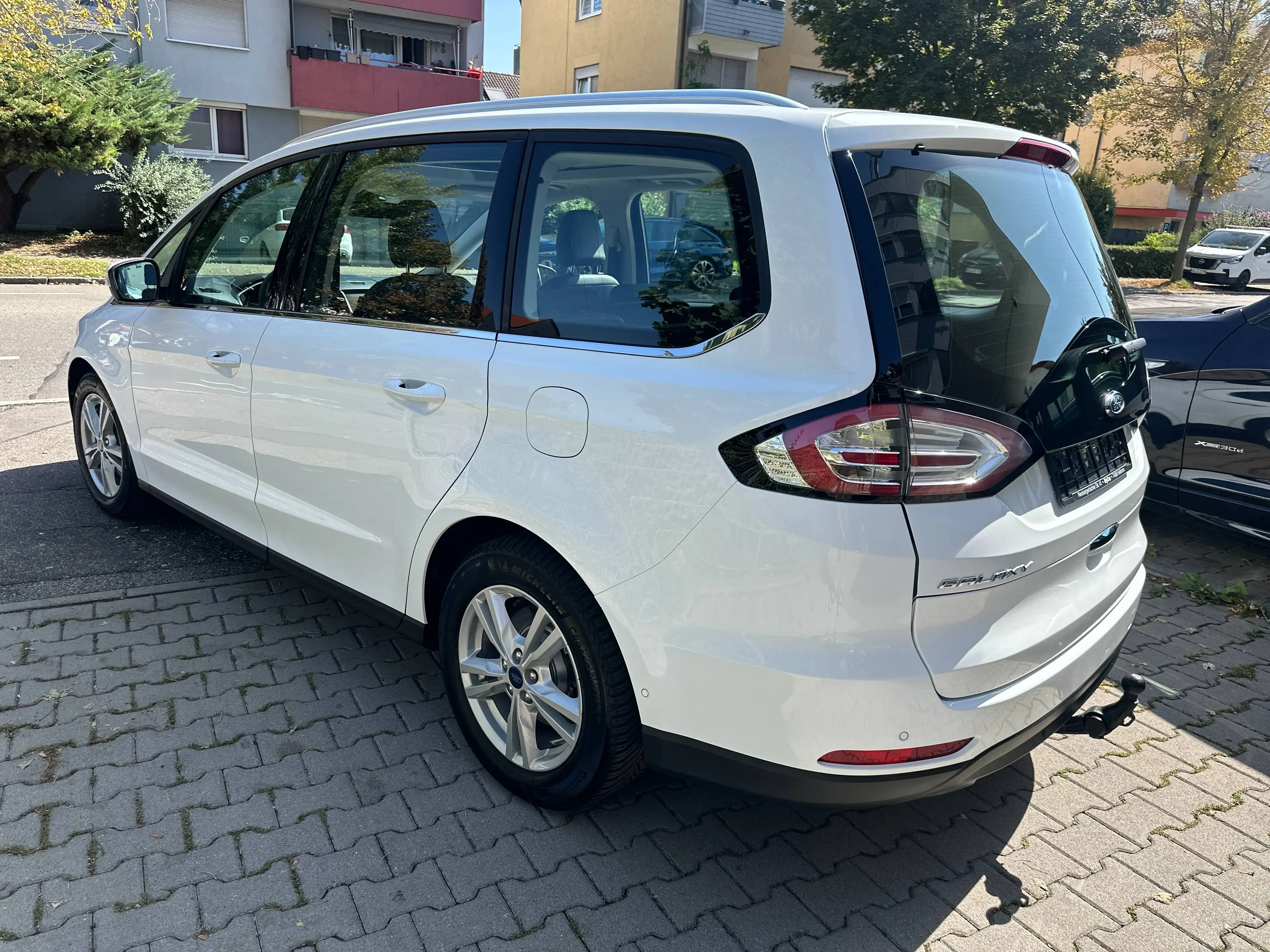 Ford Galaxy Titanium 2.0TDCI Automatik 7-Sitzer Leder Panorama LED Navi — photo 7