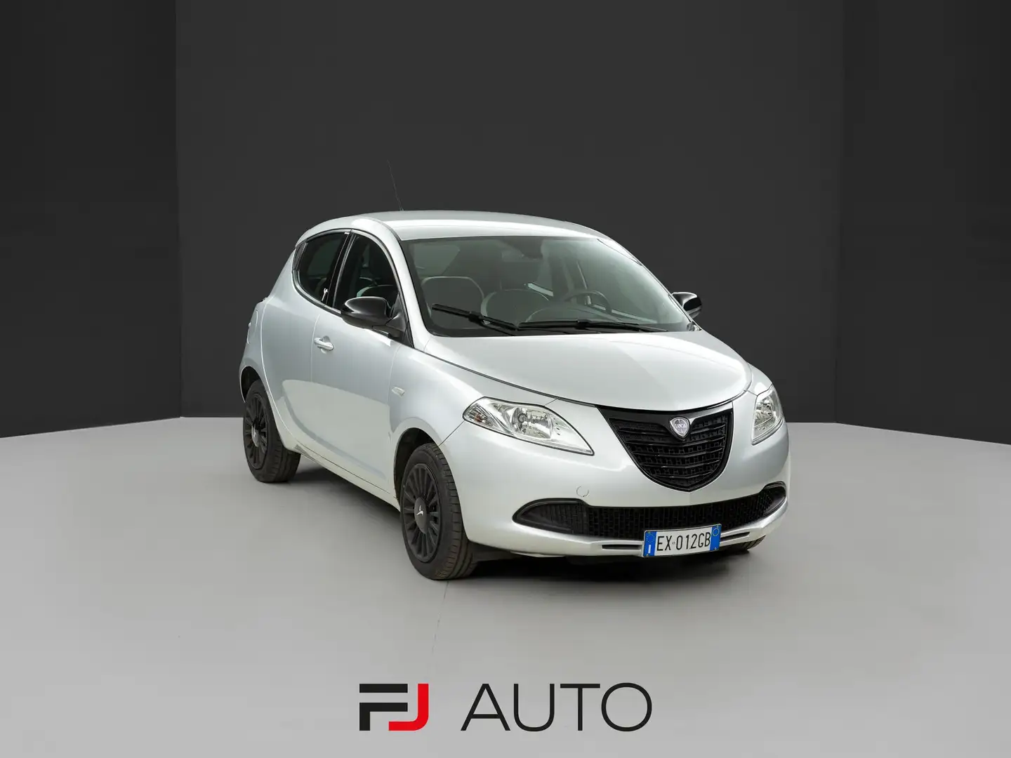 Lancia Ypsilon 1.2 8v Elefantino 69cv Zilver - 1