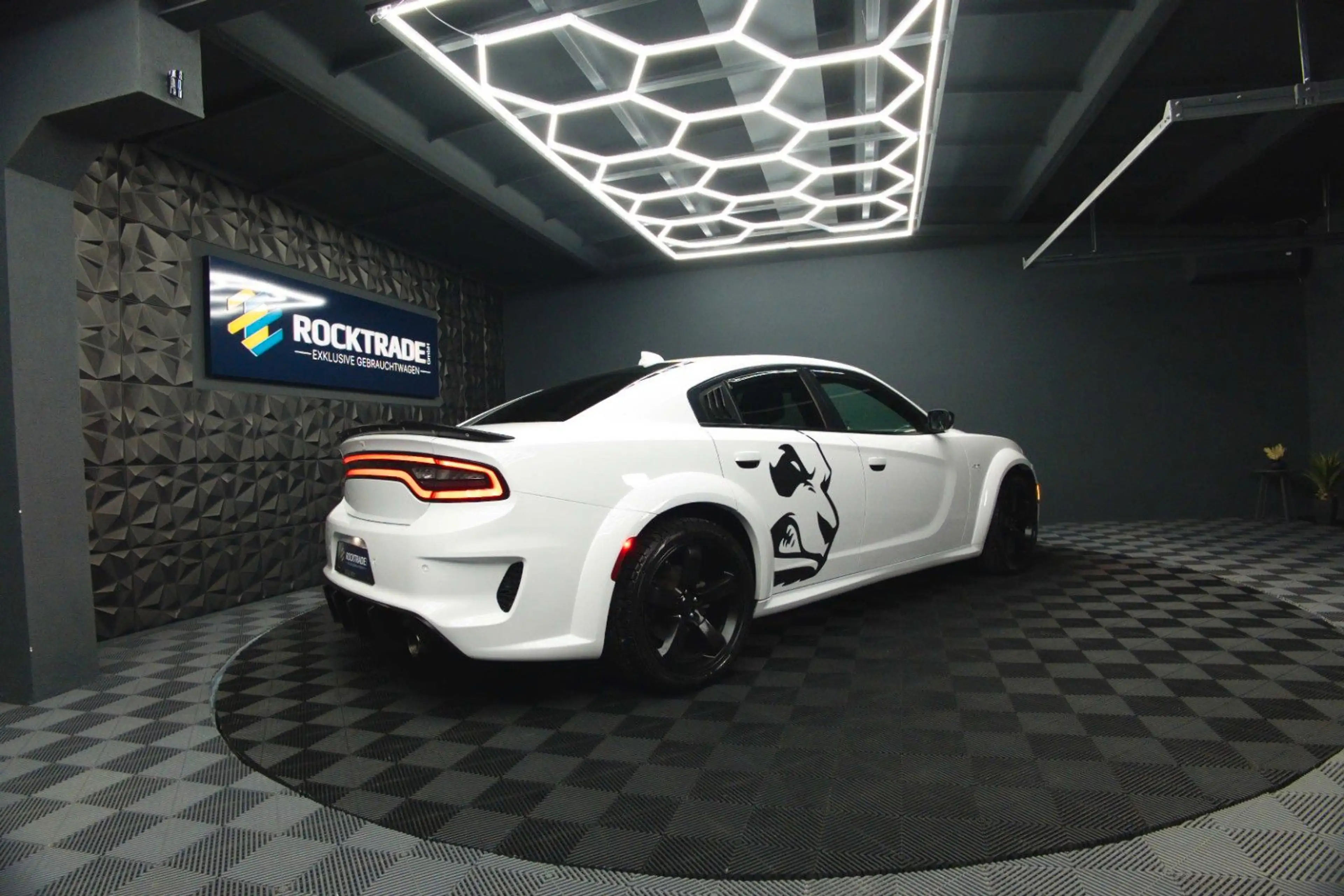 Dodge Charger 3.6 4x4 SRT WIDE BODY ANGRY PANDA | LED — photo 11