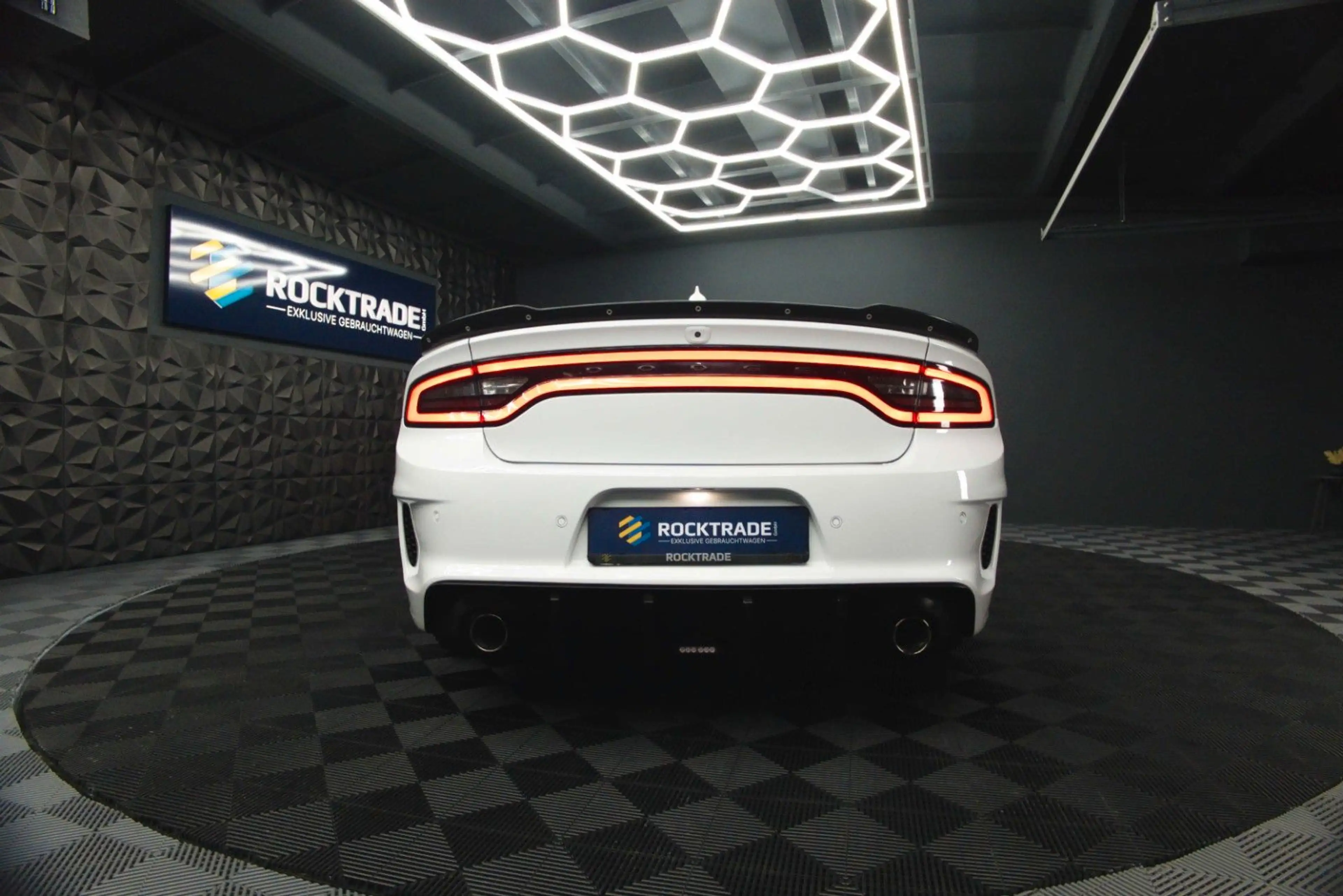 Dodge Charger 3.6 4x4 SRT WIDE BODY ANGRY PANDA | LED — photo 15