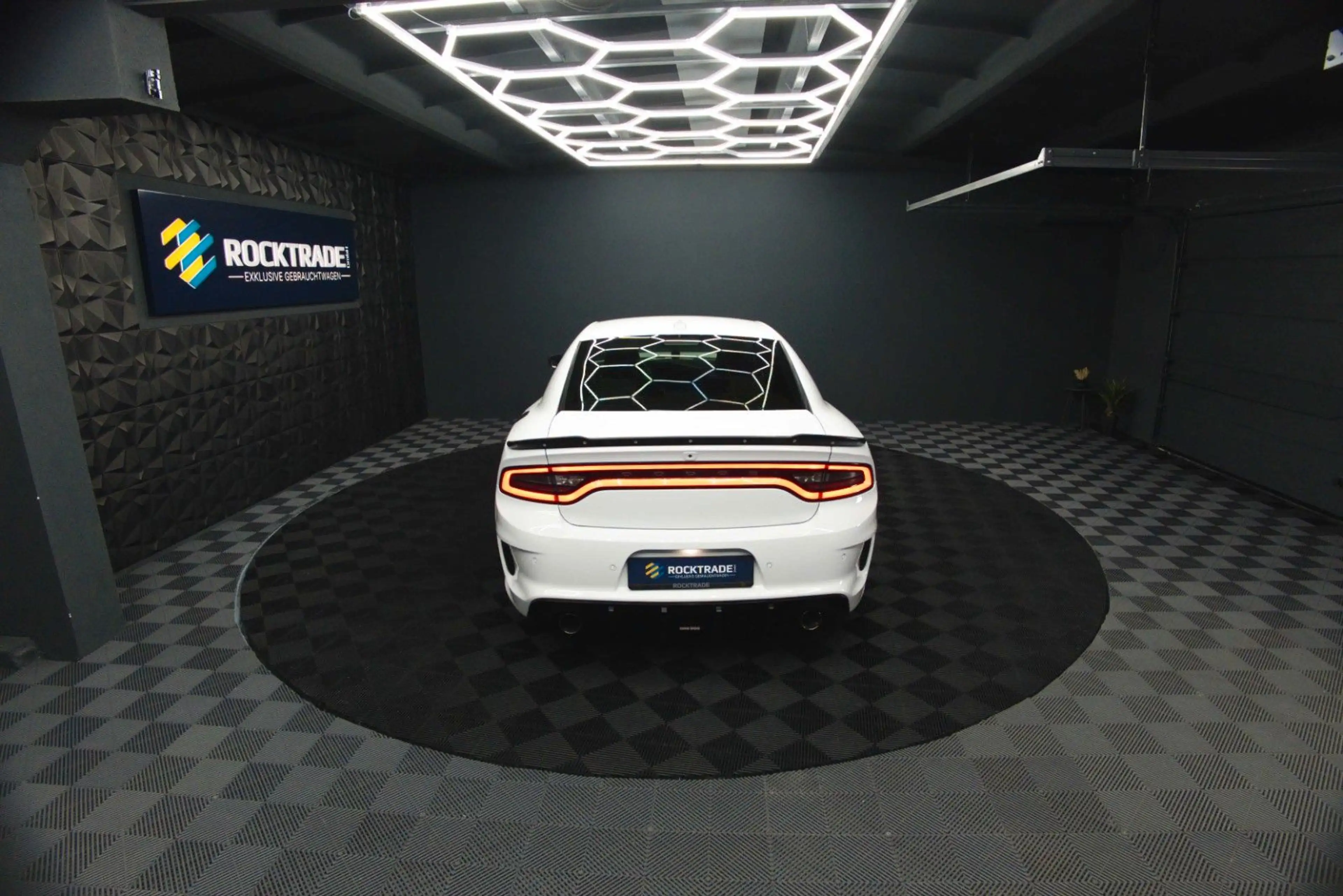 Dodge Charger 3.6 4x4 SRT WIDE BODY ANGRY PANDA | LED — photo 12