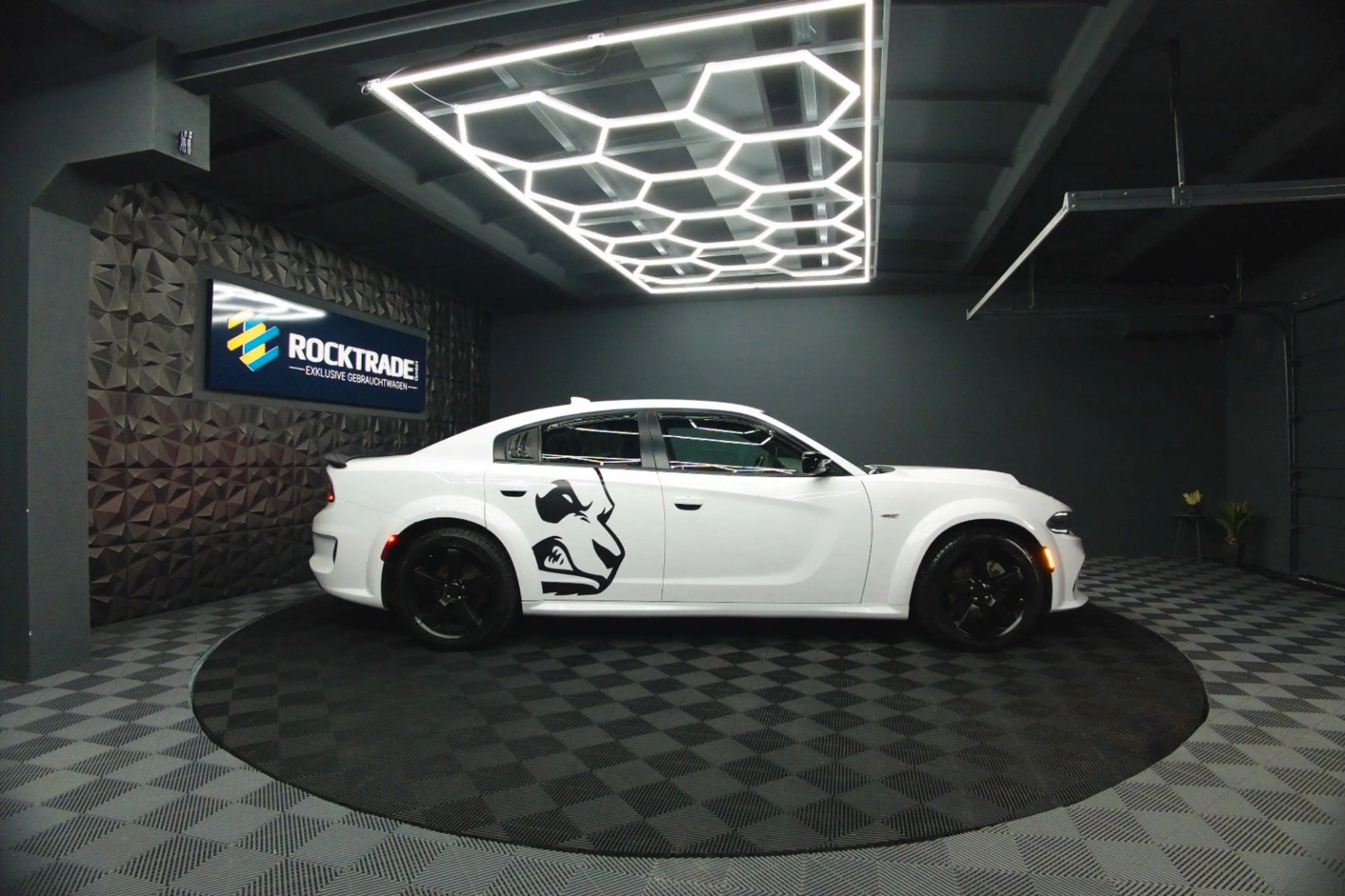 Dodge Charger 3.6 4x4 SRT WIDE BODY ANGRY PANDA | LED — photo 8