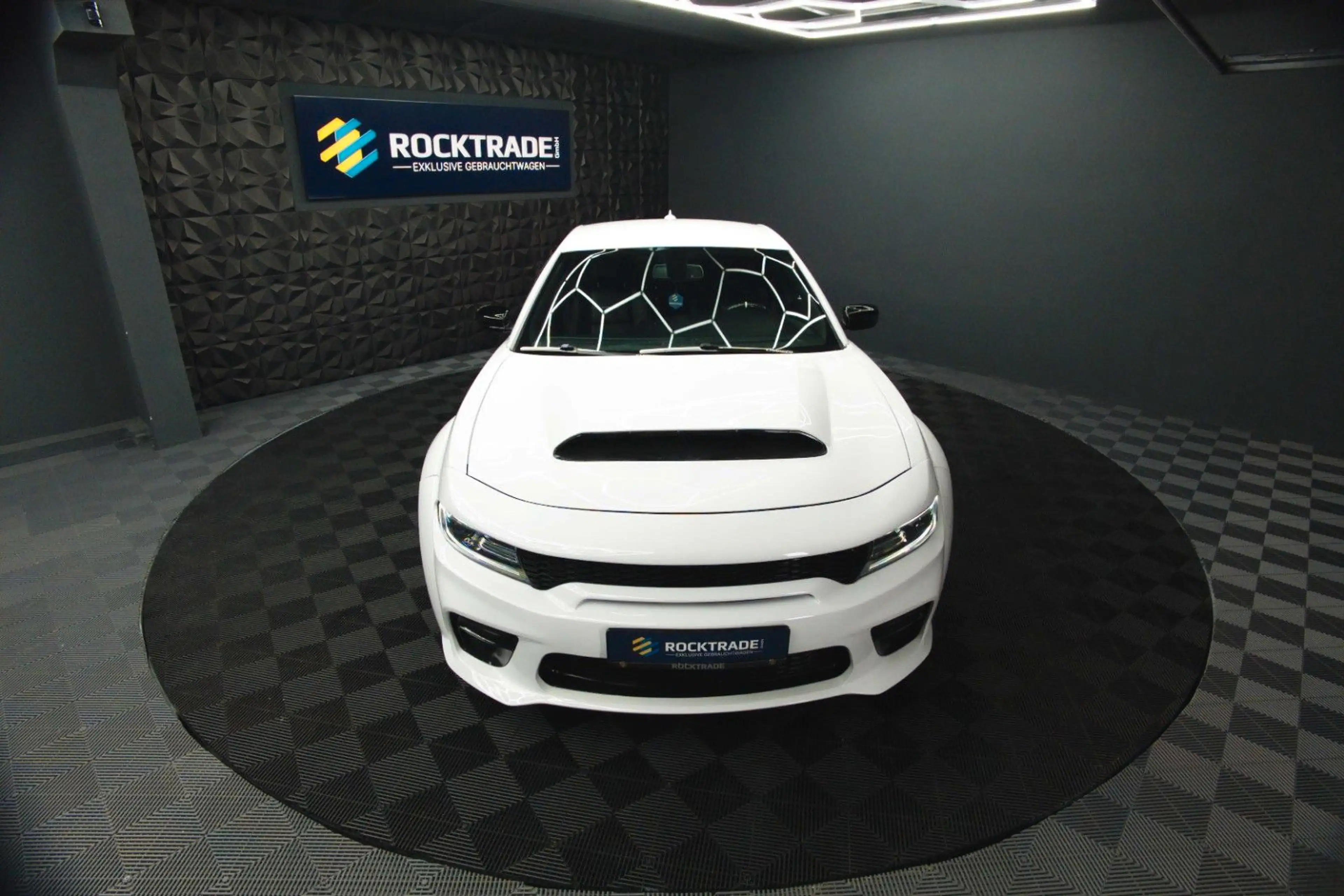 Dodge Charger 3.6 4x4 SRT WIDE BODY ANGRY PANDA | LED — photo 4