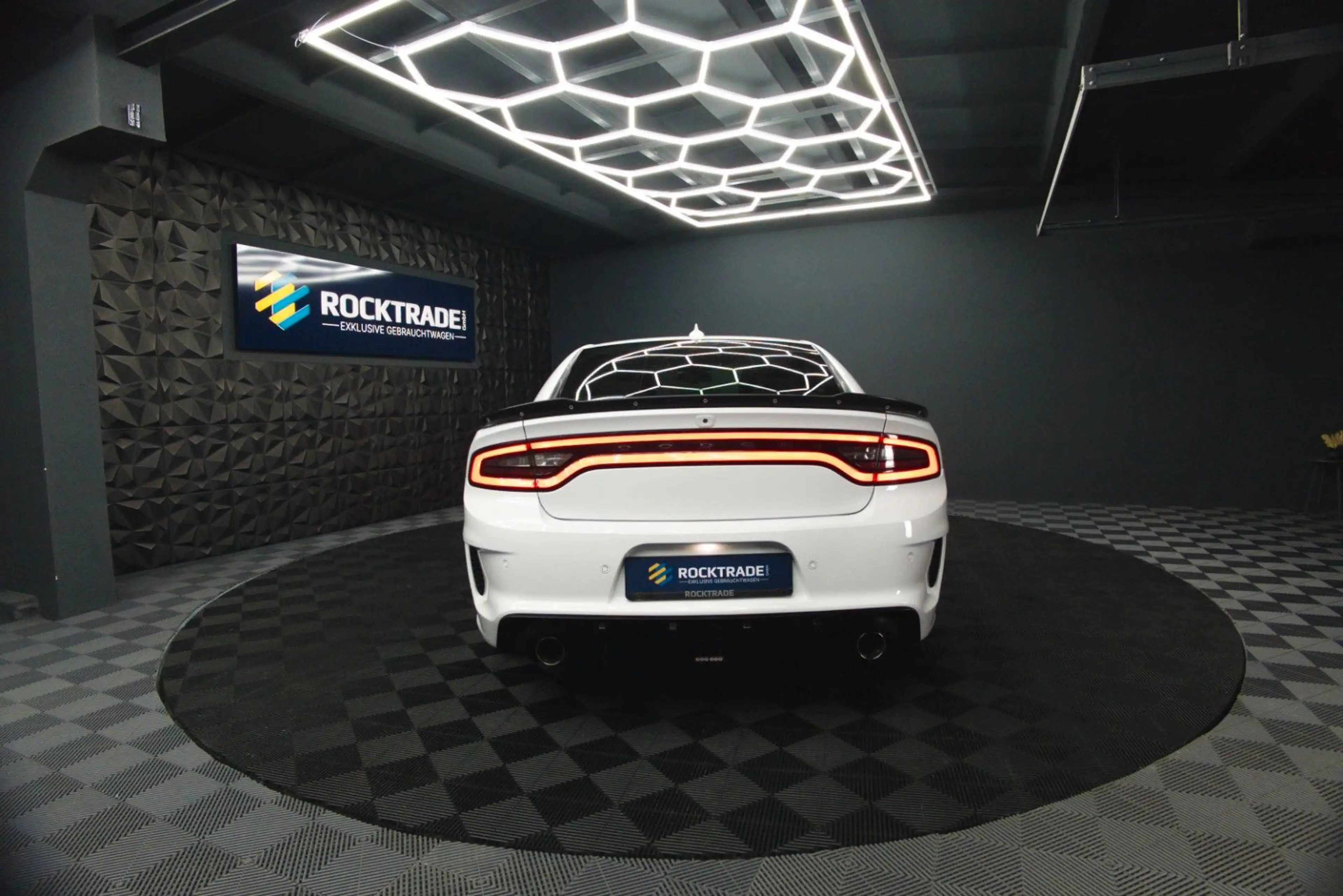 Dodge Charger 3.6 4x4 SRT WIDE BODY ANGRY PANDA | LED — photo 13