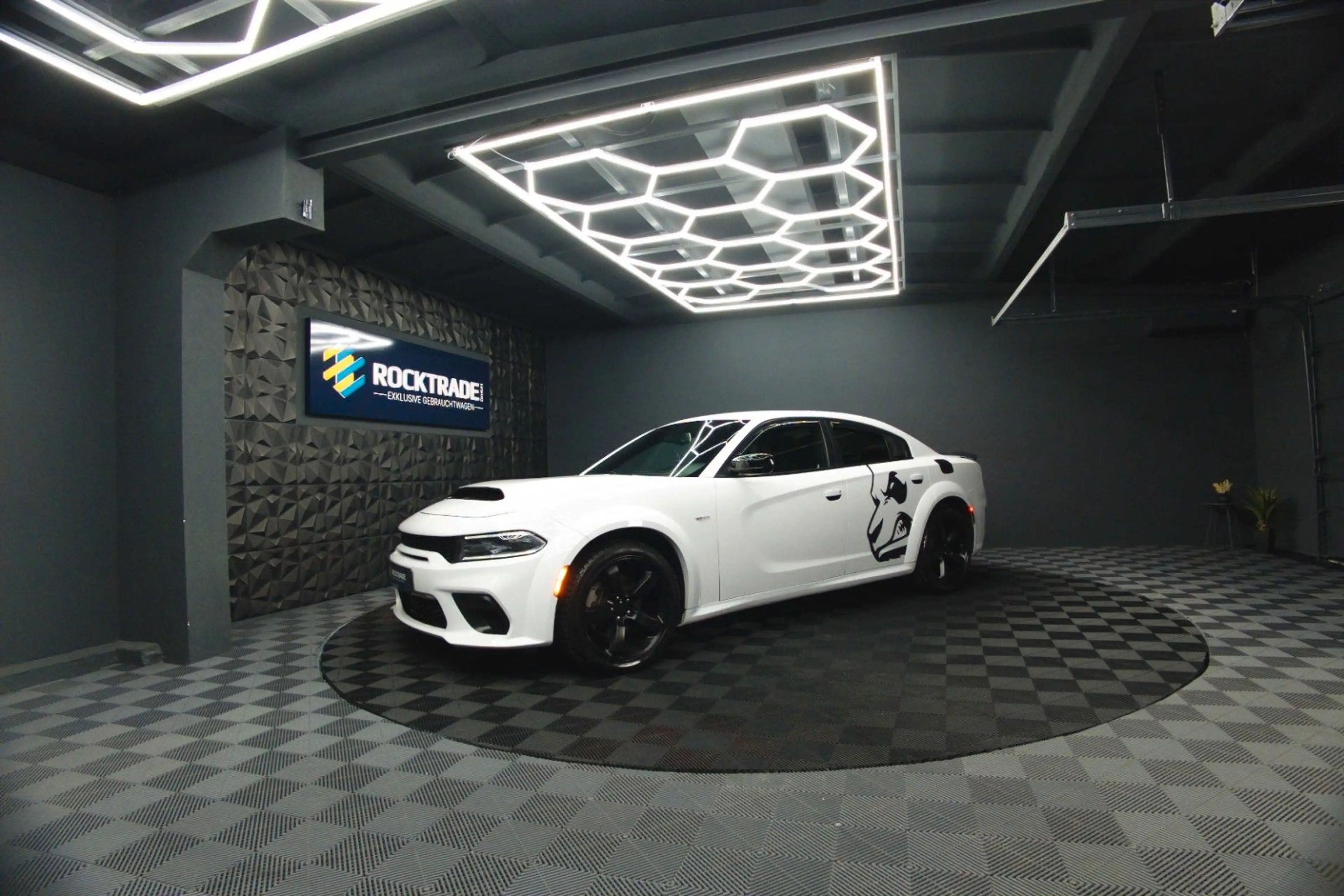 Dodge Charger 3.6 4x4 SRT WIDE BODY ANGRY PANDA | LED — photo 3