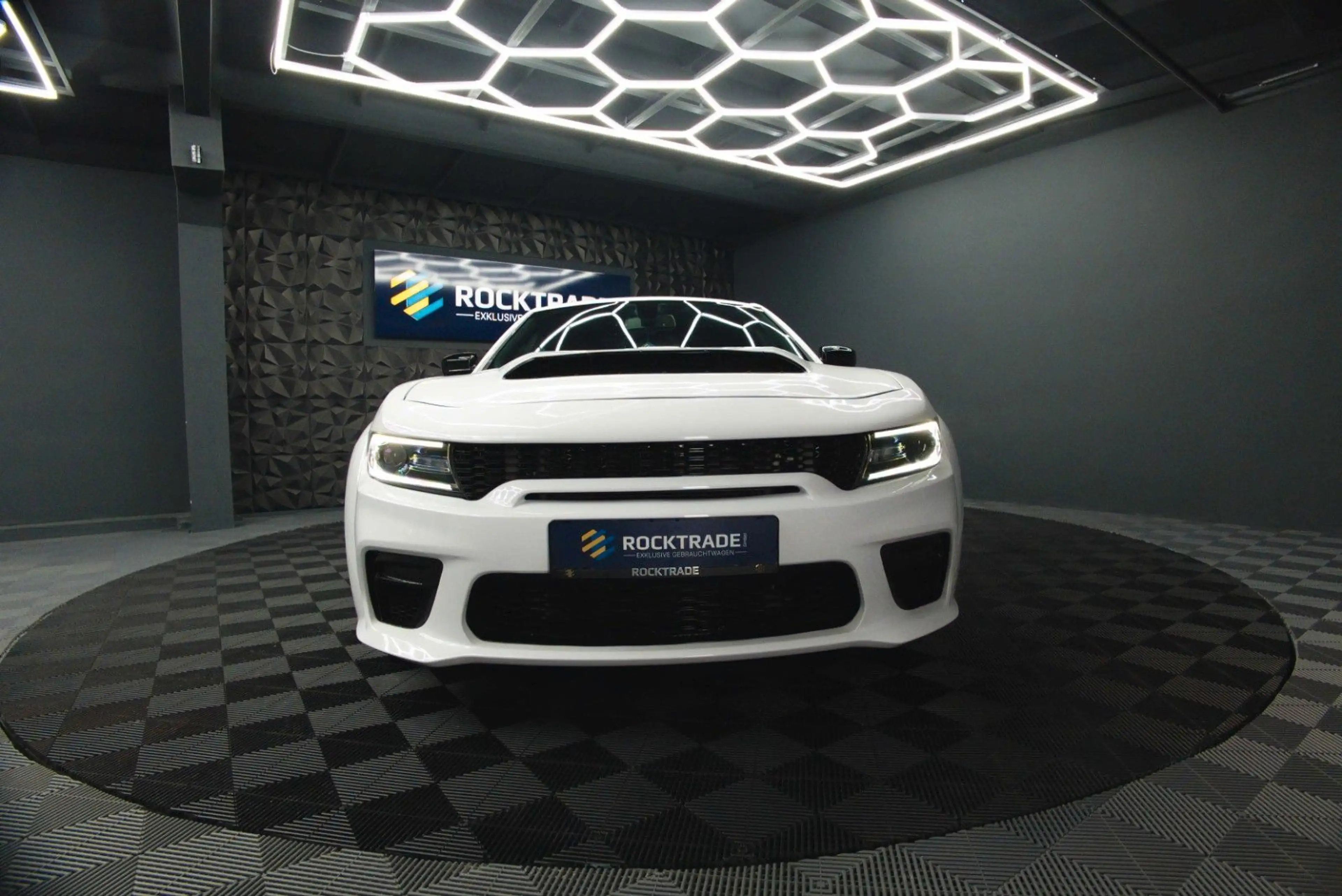 Dodge Charger 3.6 4x4 SRT WIDE BODY ANGRY PANDA | LED — photo 5