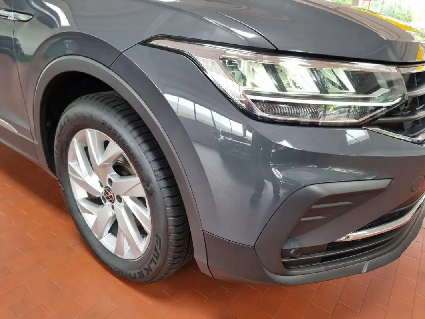 Volkswagen Tiguan Life 18 Grijs - 2