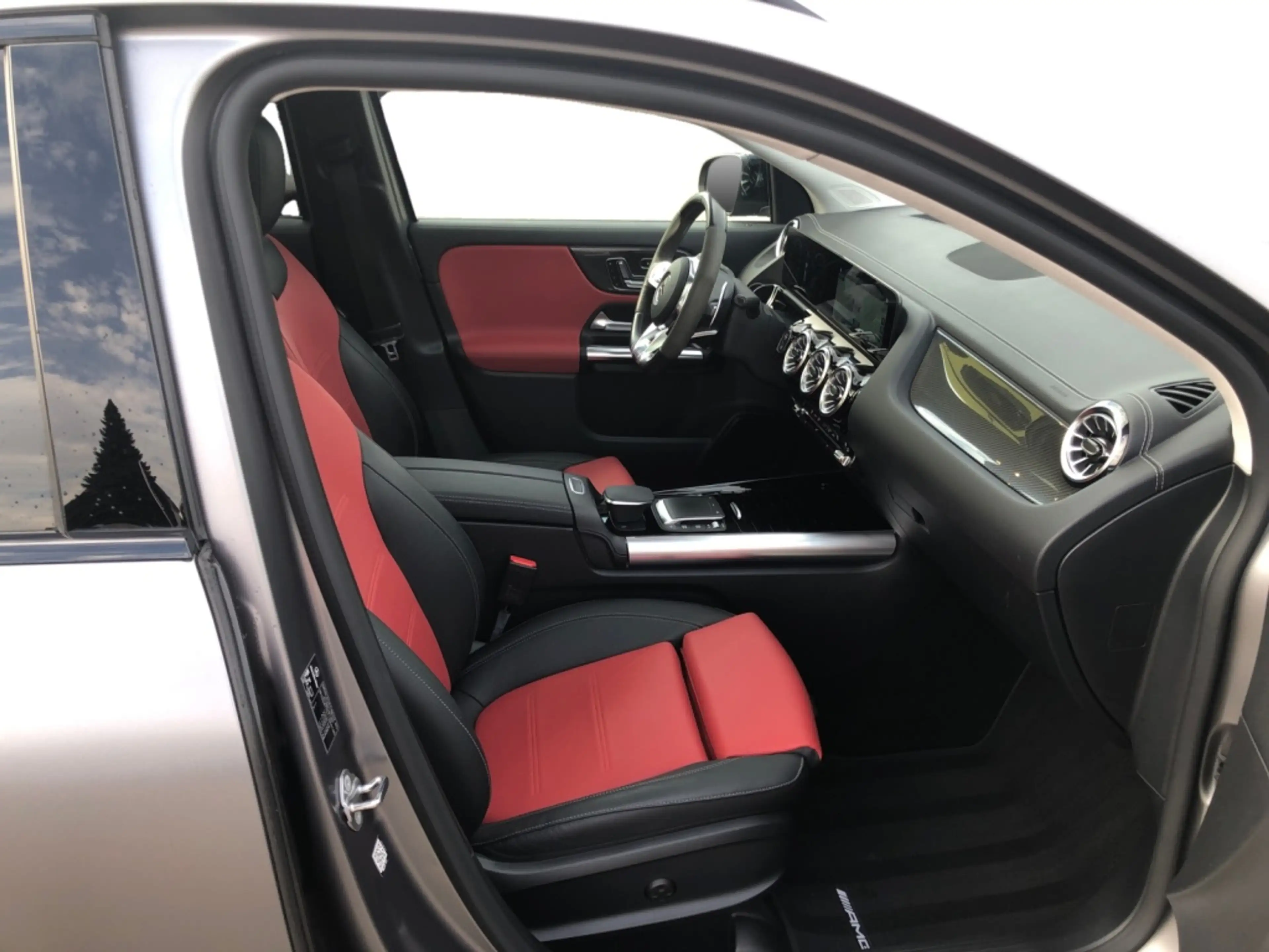 Mercedes-Benz GLA 35 AMG AMG GLA 35 4matic AMG+MBUX+Night+Fahrassist+HUD — photo 9
