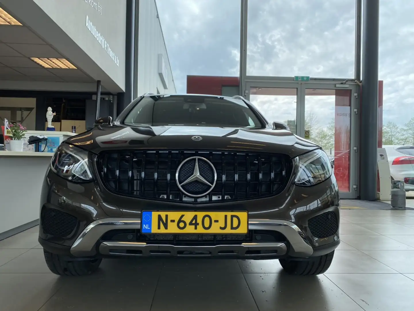 Mercedes-Benz GLC 350 350e 4MATIC Premium Plus,4x4, Hybrid Benzine,Autom Brun - 2