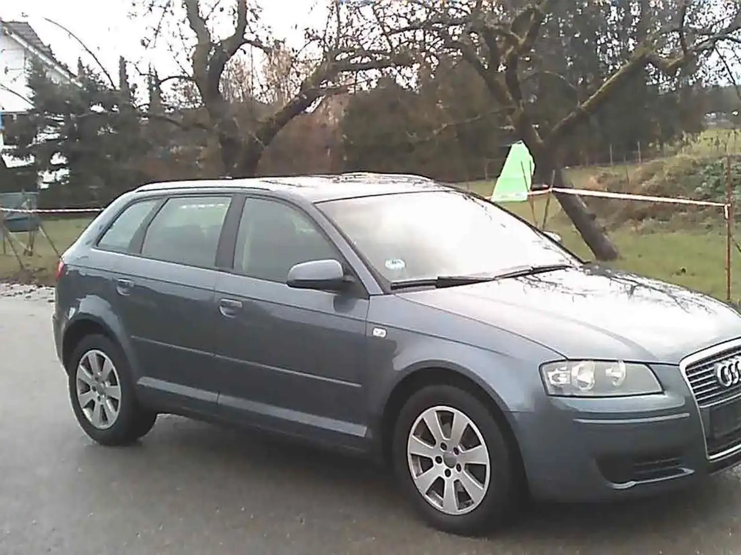 Audi A3 Sportback 2.0 TDI Ambiente automatik Grau - 2