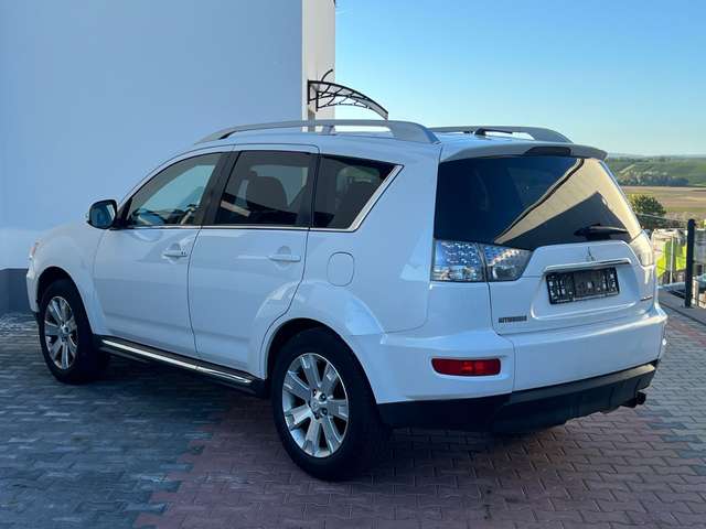 Mitsubishi Outlander Instyle 4WD*AUTOMATIK*7SITZER*NAVI*