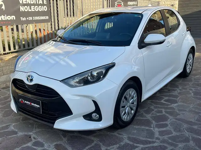 Toyota Yaris view 3
