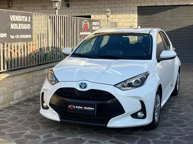 Toyota Yaris view 4