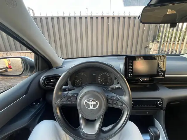 Toyota Yaris view 13