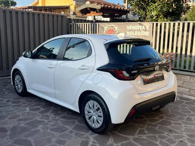 Toyota Yaris view 8