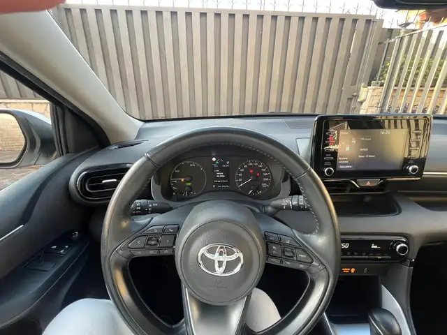 Toyota Yaris view 12