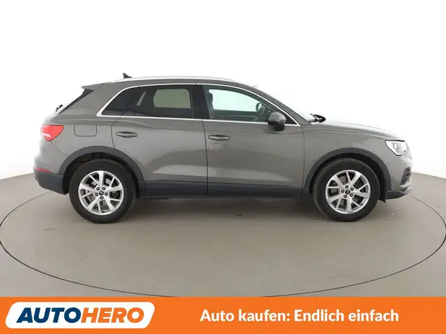 Audi Q3 view 7