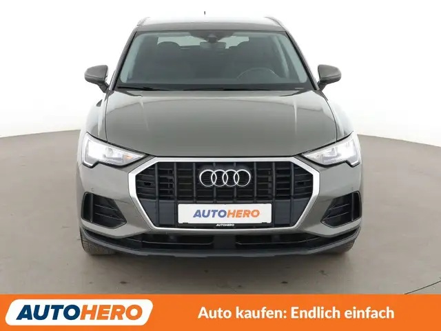 Audi Q3 view 9